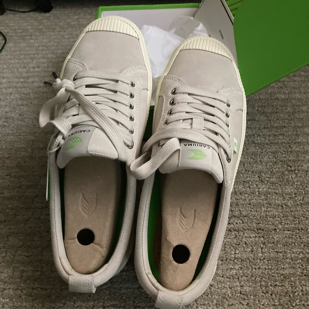 Cariuma Cream Sneakers Minimalist Canvas Design